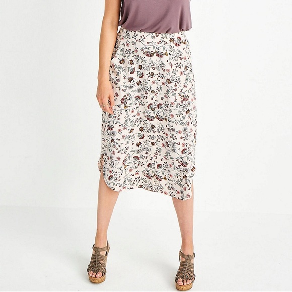 Maurices Medium Floral Button Front Shirttail Hem Midi Skirt - Picture 7 of 7